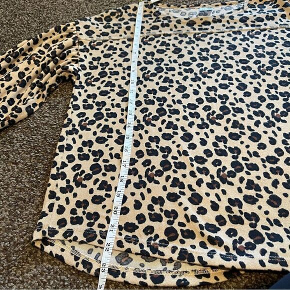 Moda- Cheetah Bubble Sleeve Blouse, Size M - Picture 6 of 7